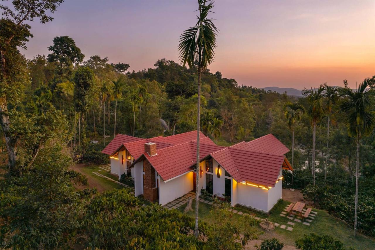 Stayvista At Cicada Chikmagalur 2Bhk Breakfast Included With Amazing View Kültér fotó